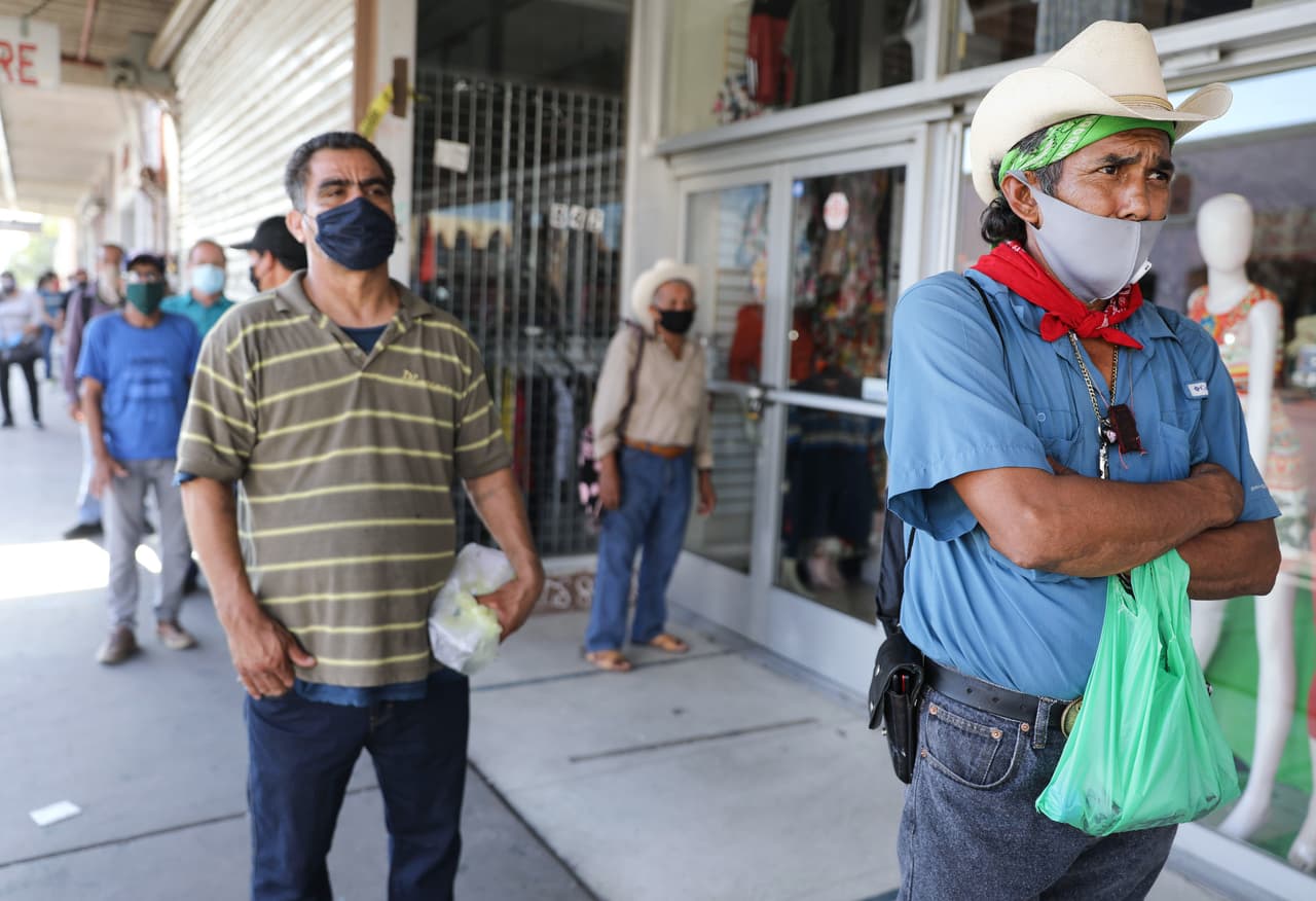 Indocumentados con 50 años o más ya pueden registrarse para el servicio de salud gratis en Los Ángeles  