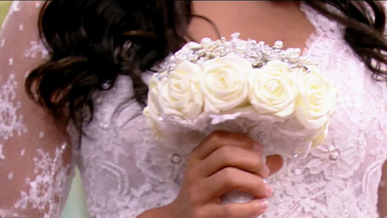 El ramo no puede faltar en una boda, el que llevaba Francisca era muy bello.