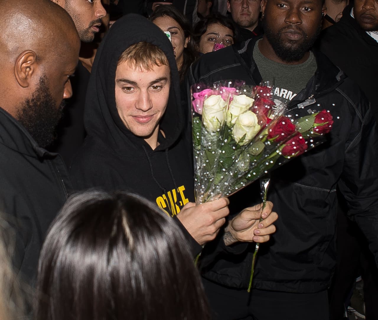 Aunque Justin Bieber ha dado muestra de su mal carácter y poca paciencia con sus fans, esta vez hizo algo inesperado y fuera de lo común.