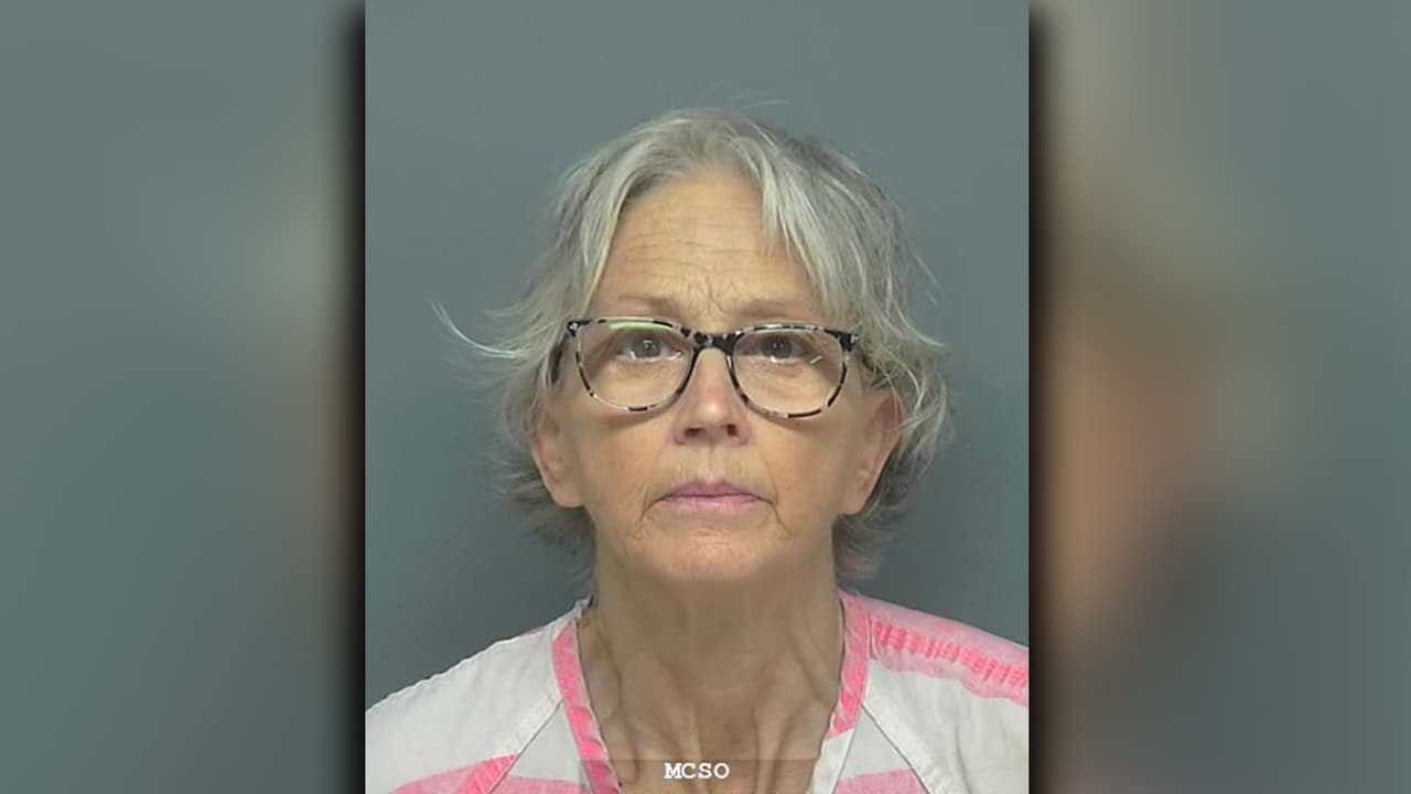 Donna Ann Jones es buscada por las autoridades por robo.