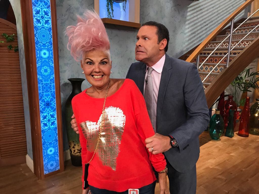 Alan quedó muy impresionado con la rosada cabellera, igualita a la del personaje de Princess Poppy.