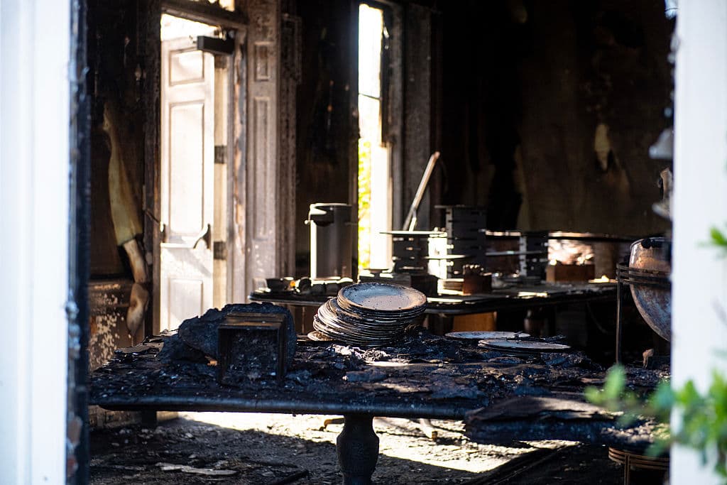 La declaración jurada que contiene su confesión, lee que Balmer "admitió 
<b>albergar odio hacia el gobernador Shapiro</b>". El individuo quería pegarle con un pequeño mazo, especificó.