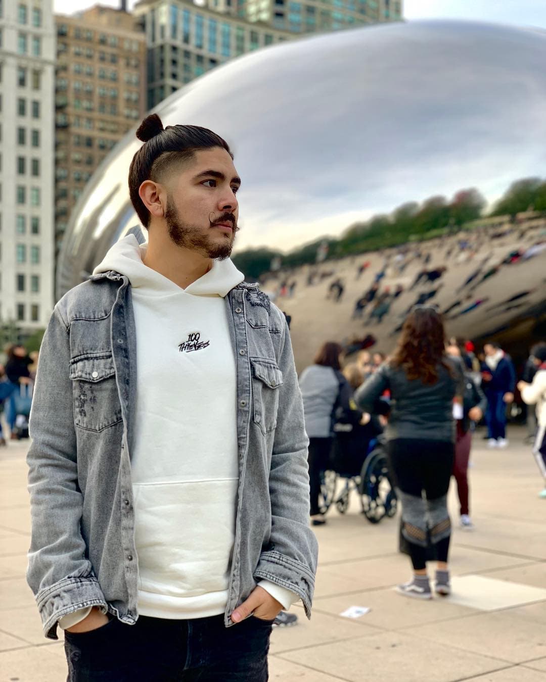 En esta misma categoría se encuentra el influencer Edwin Castro, quien es reconocido a nivel mundial por su destreza en los videosjuegos de fútbol soccer.