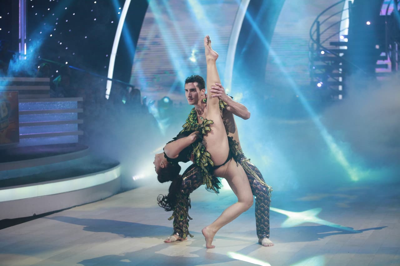 A pesar de haber sido salvado por el público, debió volver a la pista para bailar por segunda vez.