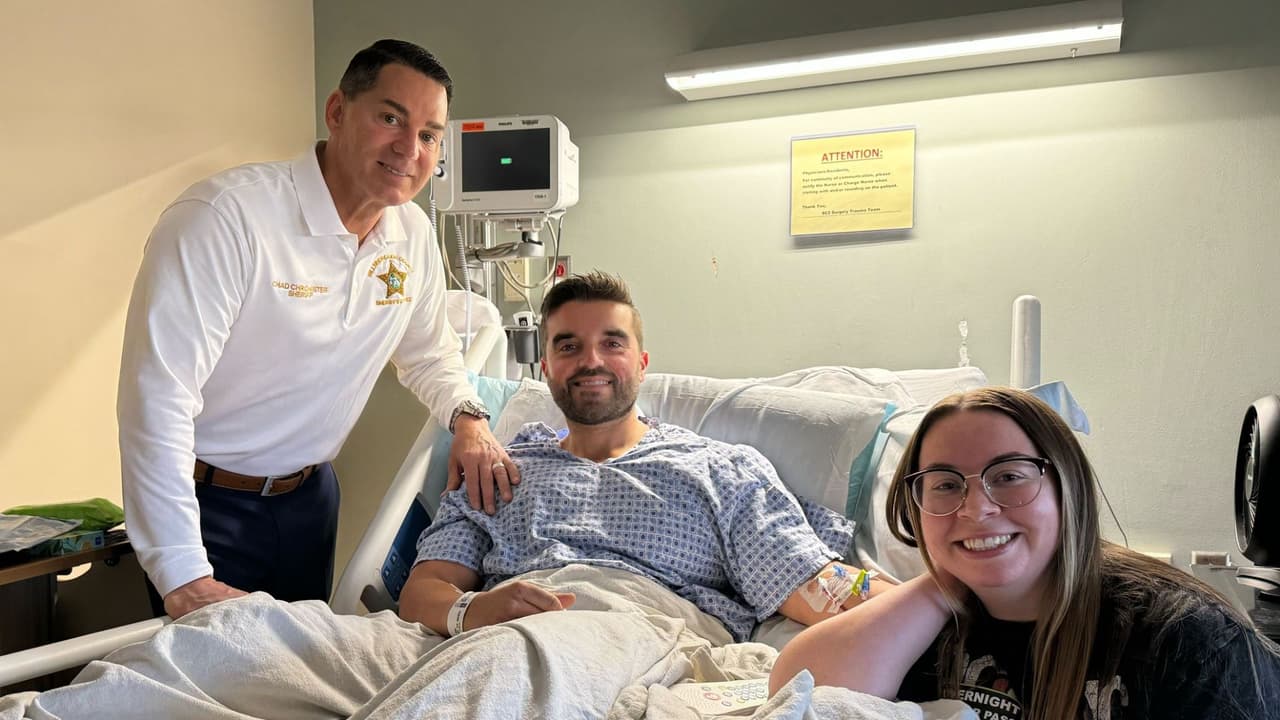 Cirujano busca salvar la pierna de un oficial herido durante la emboscada en Brandon, Florida