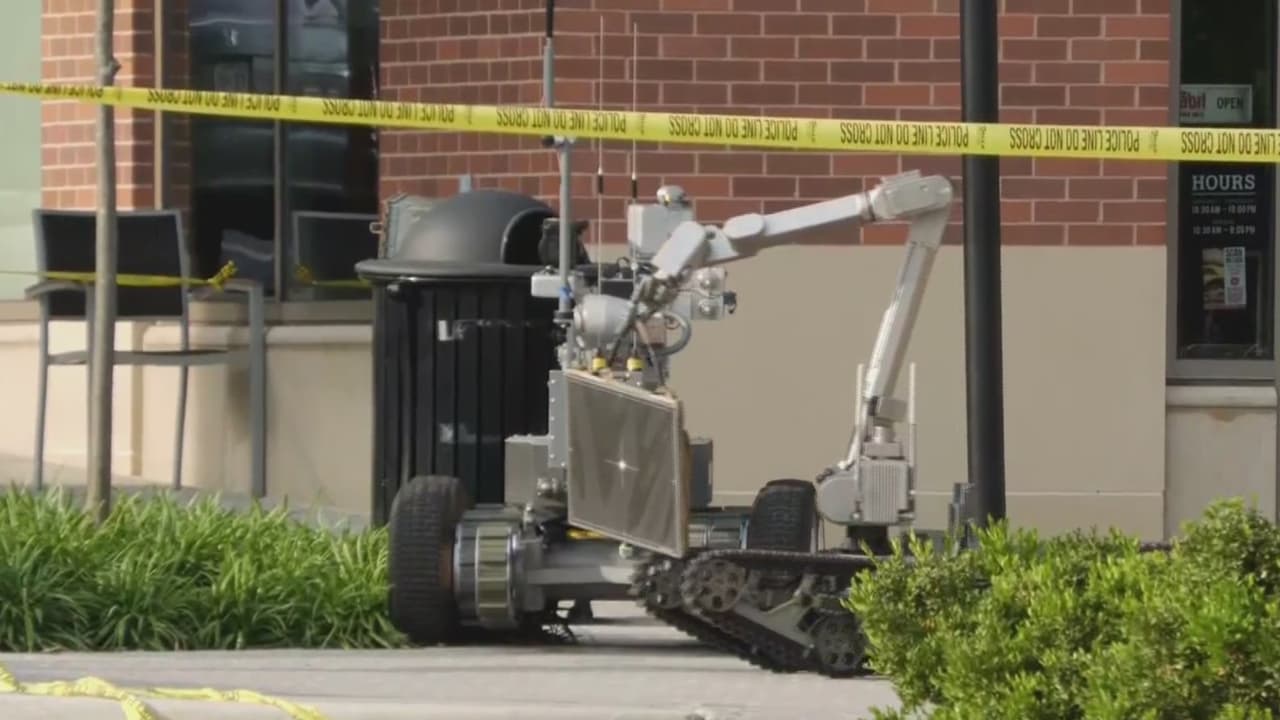 Cierran varias calles en Riverdale tras hallar un paquete sospechoso: autoridades verifican con un robot antiexplosivos