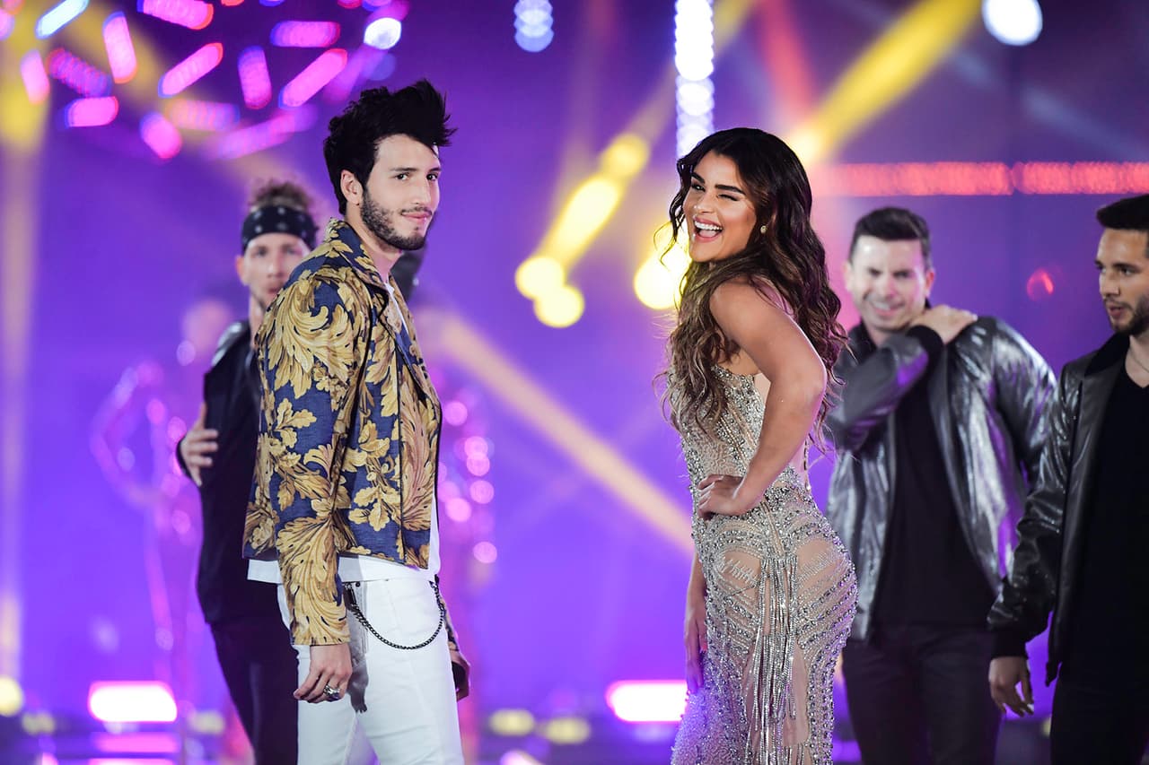 El cantante y la presentadora hicieron gala de la increíble química que tienen.