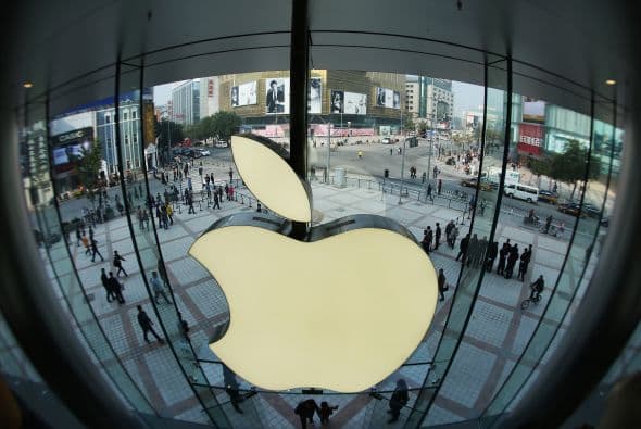El gigante tecnológico Apple abrió este sábado en Pekín su tienda más grande en Asia.