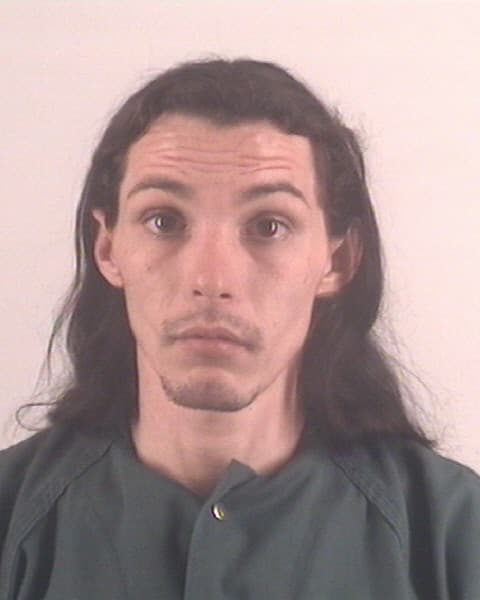 Un hombre es acusado de asesinar a su bebé de 2 meses de edad