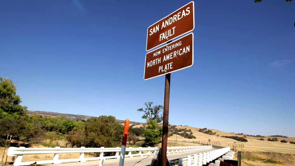 La falla de San Andrés se extiende por 750 millas de norte a sur del estado.