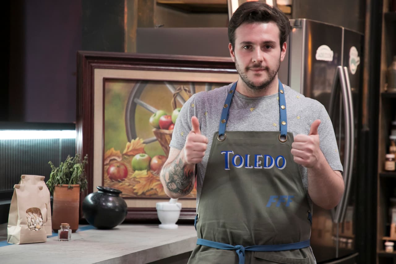 Los Toledo llevaron al foro una pintura y otros artículos de decoración.