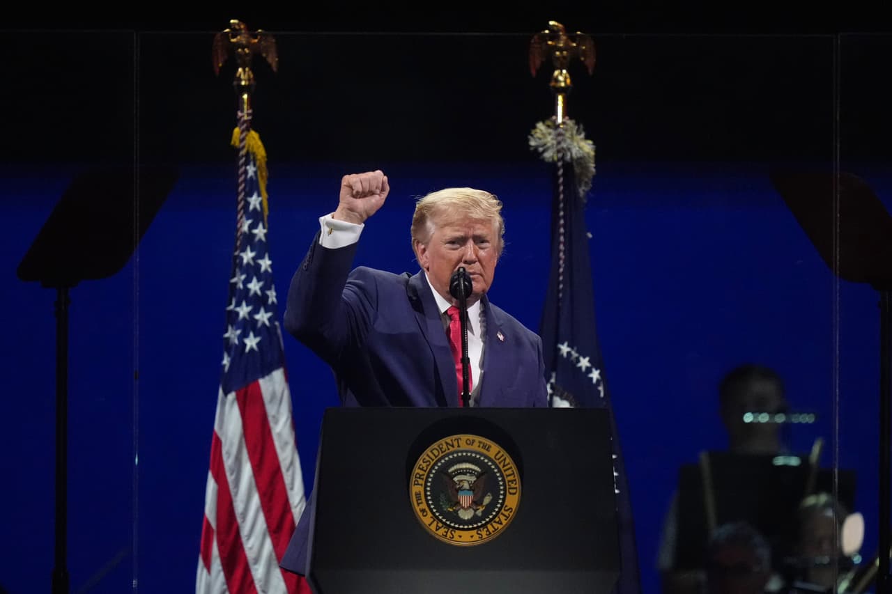 El presidente Donald Trump pronuncia un discurso en el evento "Salute to America", una celebración del Día de la Independencia en honor al 250 aniversario de la nación, el sábado 4 de julio de 2026, en el National Mall de Washington.