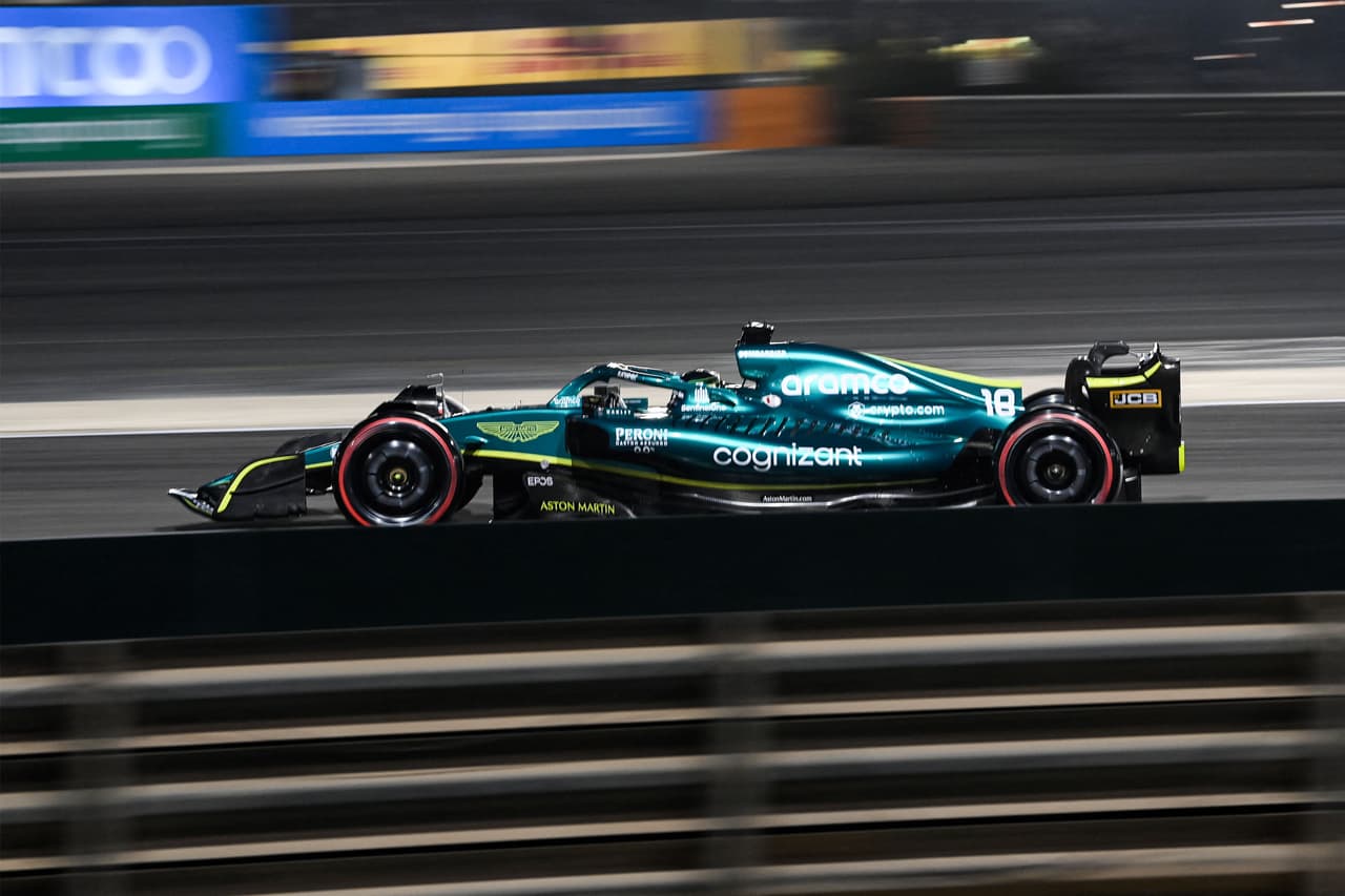 El hermoso esmeralda de Aston Martin en el primer GP de la Temporada.