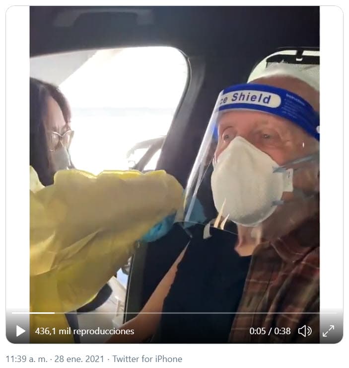 El 28 de enero, el primer actor 
<b>Anthony Hopkins</b>, de 83 años, compartió su agradecimiento al equipo médico por haberle aplicado la inyección.
<br>