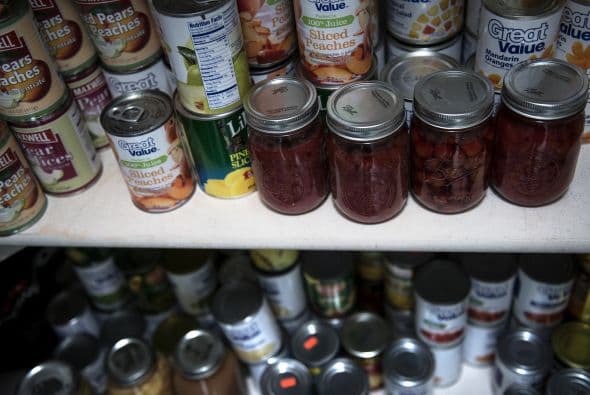 "Es mejor estar preparado y protegido, sabes", argumentó; además ya tiene en su casa alimentos imperecederos, botiquines, equipos de emergencia y un auto que explicó que había semiblindado de alguna manera.