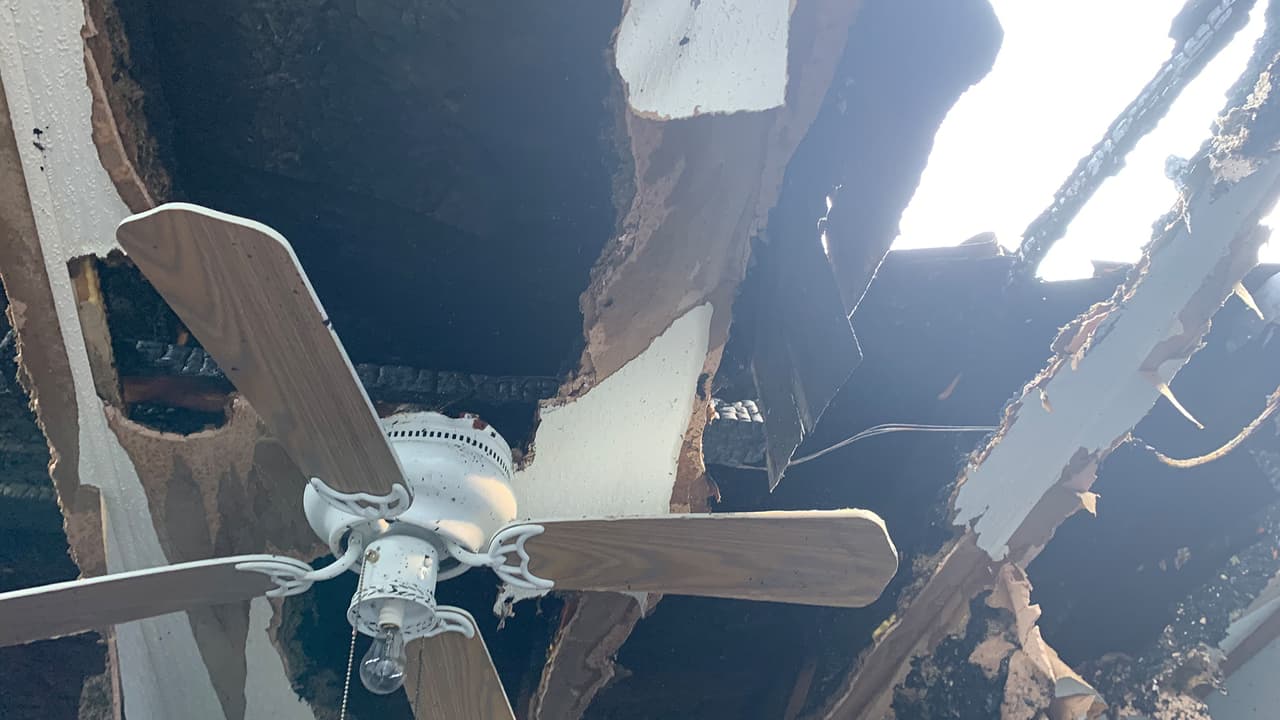 La familia perdió muchas de sus pertenencias, los bomberos tardaron más de una hora en poder sofocar el fuego.