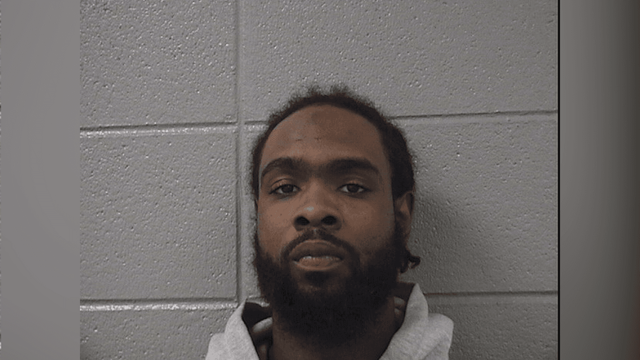 Presentan cargos a hombre que mató al tío de una adolescente que intentaba proteger a su sobrina