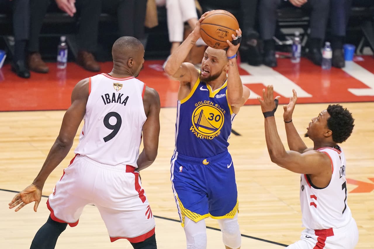 El estelar base de los Golden State Warriors Stephen Curry acabó con solo tres canastas en 10 intentos tras los primeros dos periodos.