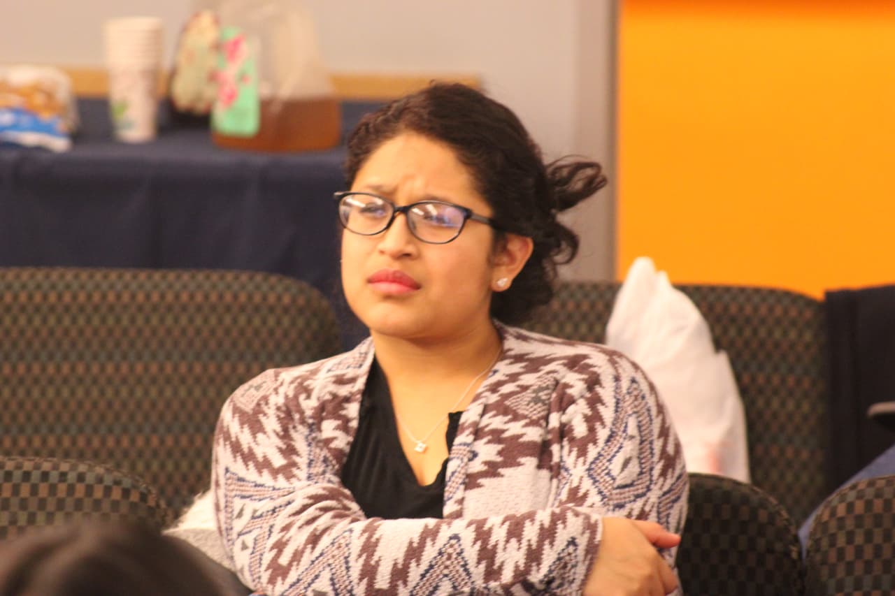 Tras la ceremonia de la toma de posesión, miembros de CUNY Dreamers intercambiaron impresiones en torno al mensaje del presidente Trump y discutieron qué acciones debían tomar en defensa de sus derechos y los suyos.