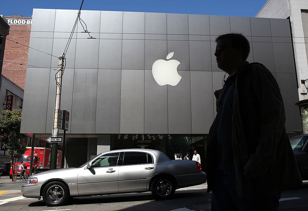 <b>Puesto 2</b>.- 
<b><a href="https://www.univision.com/temas/apple">Apple</a></b> fue ubicado en el segundo lugar con un valor de 
<b>309,500 millones de dólares</b>. Esta empresa compartió junto a 
<b><i>Google</i></b> la cima de la lista durante 12 años consecutivos.