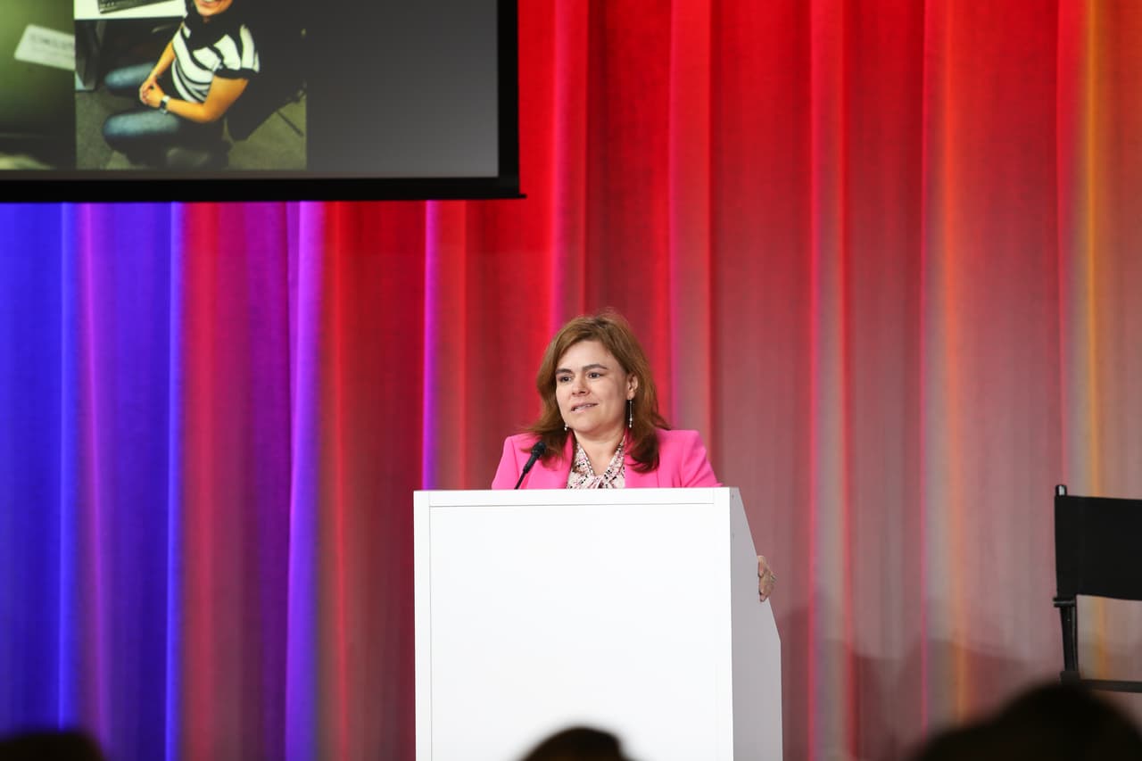 "Debido a la importancia de la tecnología, es sumamente necesario que apoyemos a las jóvenes latinas a familiarizarse con este campo", dijo Jessica Herrera-Flanigan, vicepresidente ejecutiva de Government and Corporate affairs de Univision Communications, Inc,