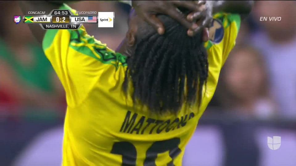 Tiro desviado de Darren Mattocks