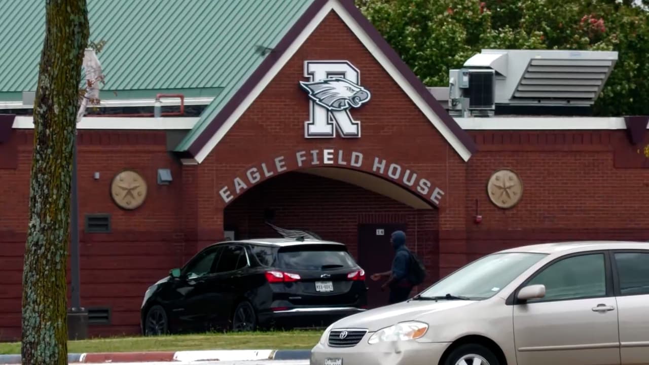 Una pelea, un arma y tres estudiantes arrestados esto pasó en una preparatoria de Garland ISD