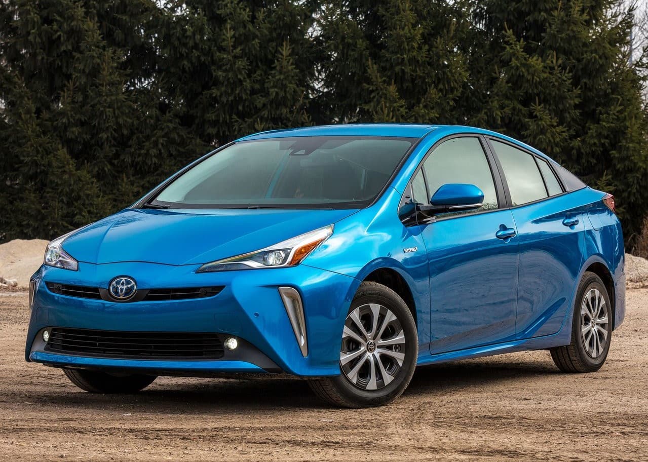 <h3 class="cms-H3-H3"><b>1er. lugar en el segmento de los carros híbridos</b></h3>
<br>
<br>
<u><b>Toyota Prius</b></u>
<b> </b>
<br>
<br>
<b>Puntaje general: </b>8.9 de 10
<br>
<b>Valor retenido tras 5 años de uso:</b> 49.2%
<br>
<b>Calificación de seguridad promedio de la NHTSA: </b>4.8 de 5.0