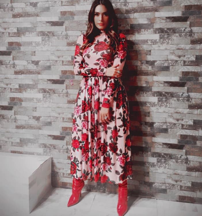 Los vestidos largos y los estampados flores son protagonistas de la moda durante el otoño.