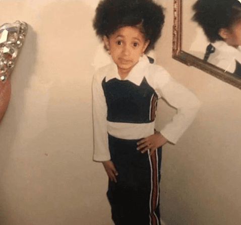 No es difícil de reconocer a esta cantante, pues cuando esta imagen fue compartida por ella misma en 
<b><a href="https://www.instagram.com/iamcardib/" target="_blank">su Instagram</a></b> se viralizó, siendo utilizada en infinidad de memes.