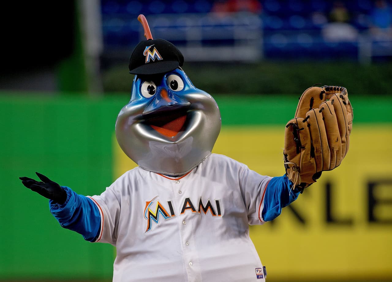 ¡No se salva nadie! Marlins también despidieron a su mascota 