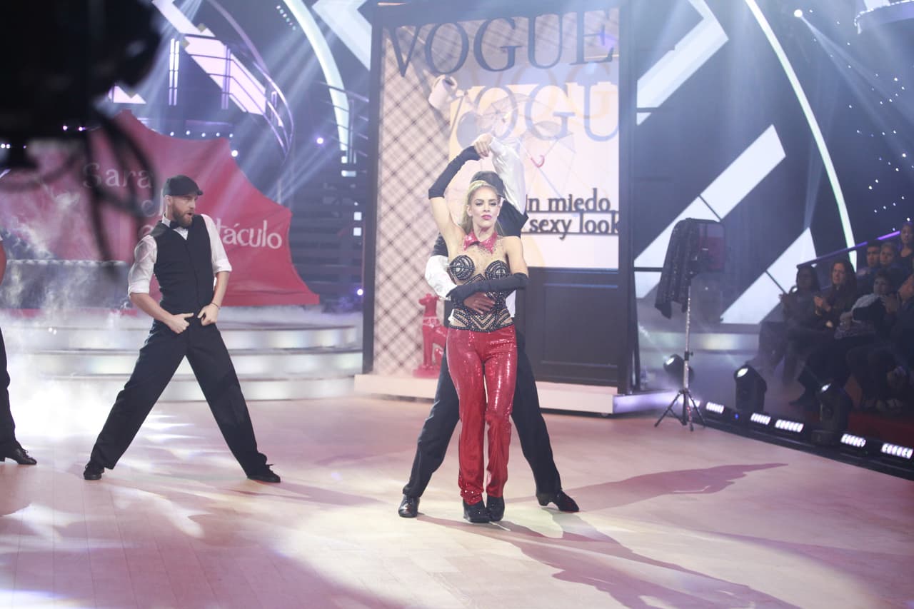 Sara tomó los mejores elementos de la Madonna de los 90 para bailar 'Vogue'.
