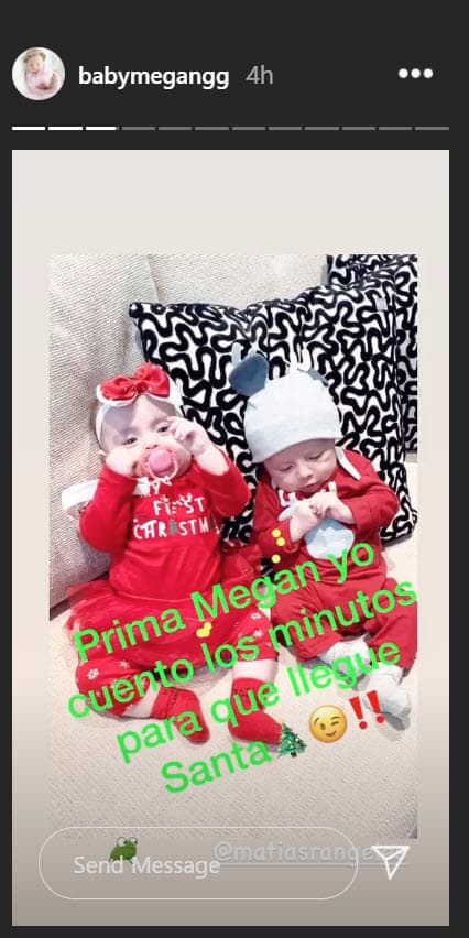 La bebé apareció con un look totalmente invernal y con los colores oficiales de Papá Noel. 
<br>