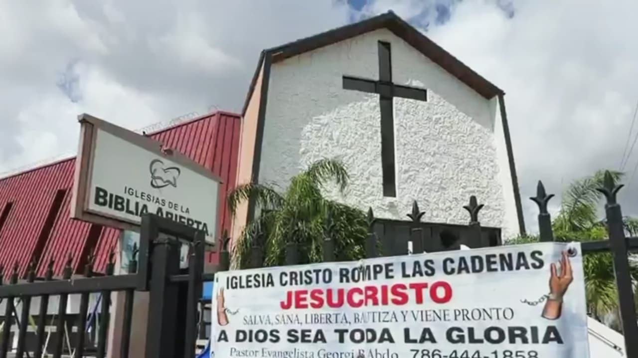 Arrestan a maestra de escuela cristiana de Hialeah acusada de agredir a un niño de 8 años