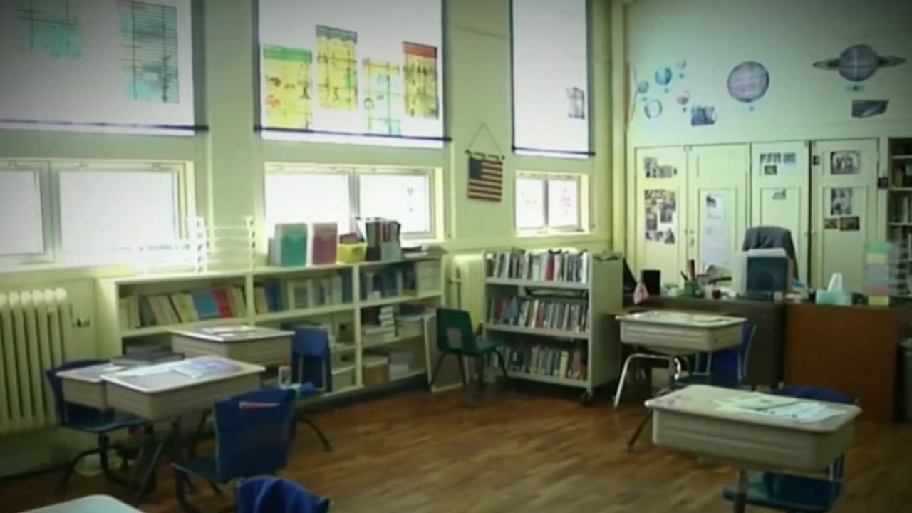 Agentes de ICE intervienen cámaras de seguridad de escuelas para apoyar acciones migratoria: investigación