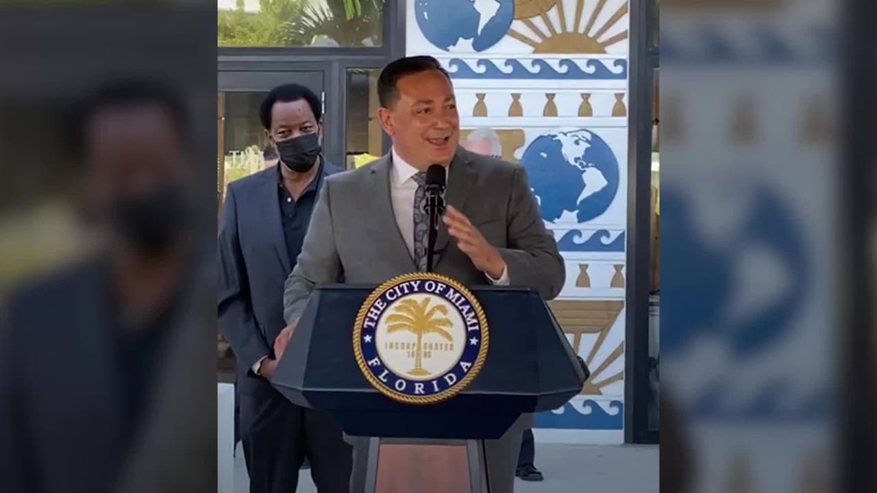 Art Acevedo, el jefe de policía en Houston y de origen cubano, se va a Miami