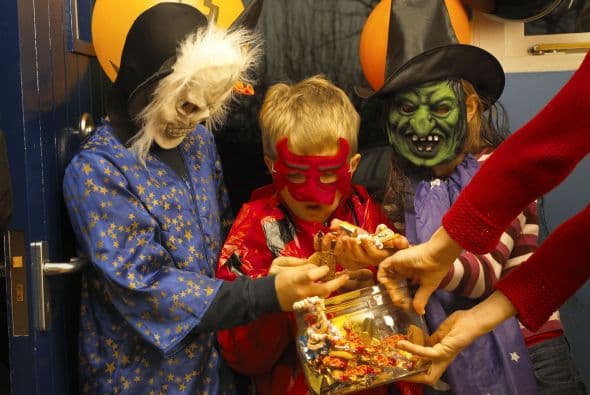 Consejos para evitar contagios de coronavirus en la Noche de 'Halloween' 
