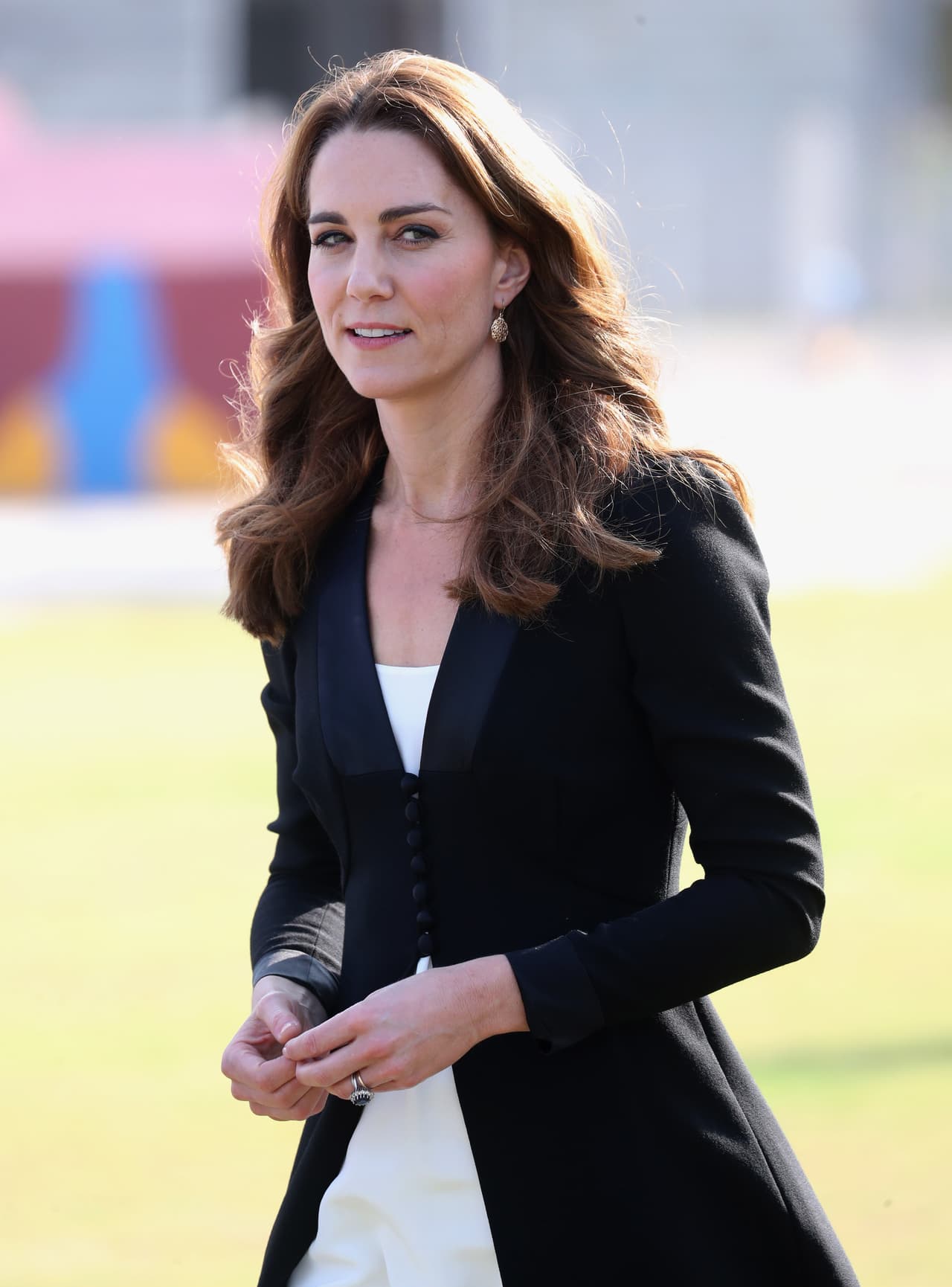 "Creo que 
<b><a href="https://www.univision.com/famosos/el-pequeno-homenaje-de-kate-middleton-a-lady-di-en-pakistan-con-un-vestido-que-tiene-un-significado-especial-video" target="_blank">fue toda una aventura</a></b>, realmente estuvo lleno de sacudidas allá arriba. Pero la Real Fuerza Aérea nos cuidó maravillosamente, hizo un gran trabajo al establecer una relación con todos", expresó Kate Middleton, según lo citado por el 
<b><a href="https://www.dailymail.co.uk/news/article-7587243/Prince-William-Kate-Middleton-leave-Lahore.html" target="_blank">Daily Mail.</a></b>