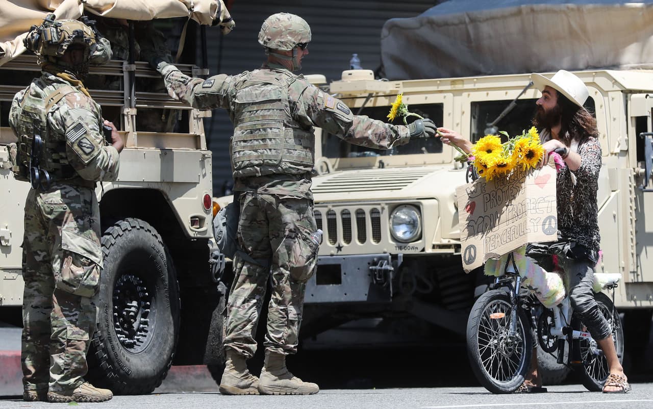 La injusta muerte del afrodescendiente de 46 años, ha levantado las voces del mundo y en la metrópoli de la costa oeste, las nuevas generaciones están pidiendo un cambio que por generaciones han dividido y segregado a las minorías.