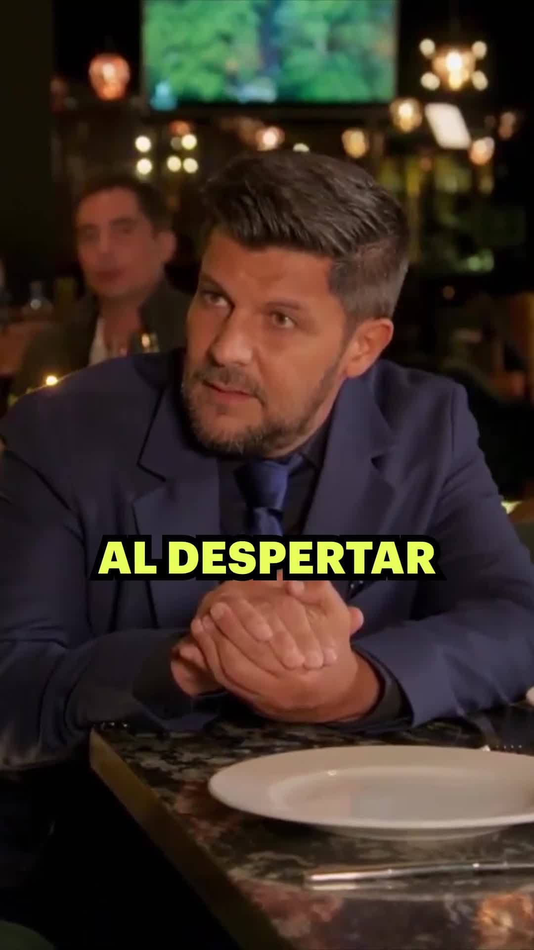 Aarón le pide matrimonio a Karen