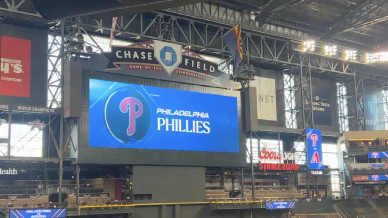 En el Juego 2 en el Citizens Bank Park, los
<b>Philies barrieron con los D-backs 10 carreras a 0</b> con un festival de batazos a partir de la sexta entrada, para tomar ventaja en la carrera hacia la Serie Mundial.