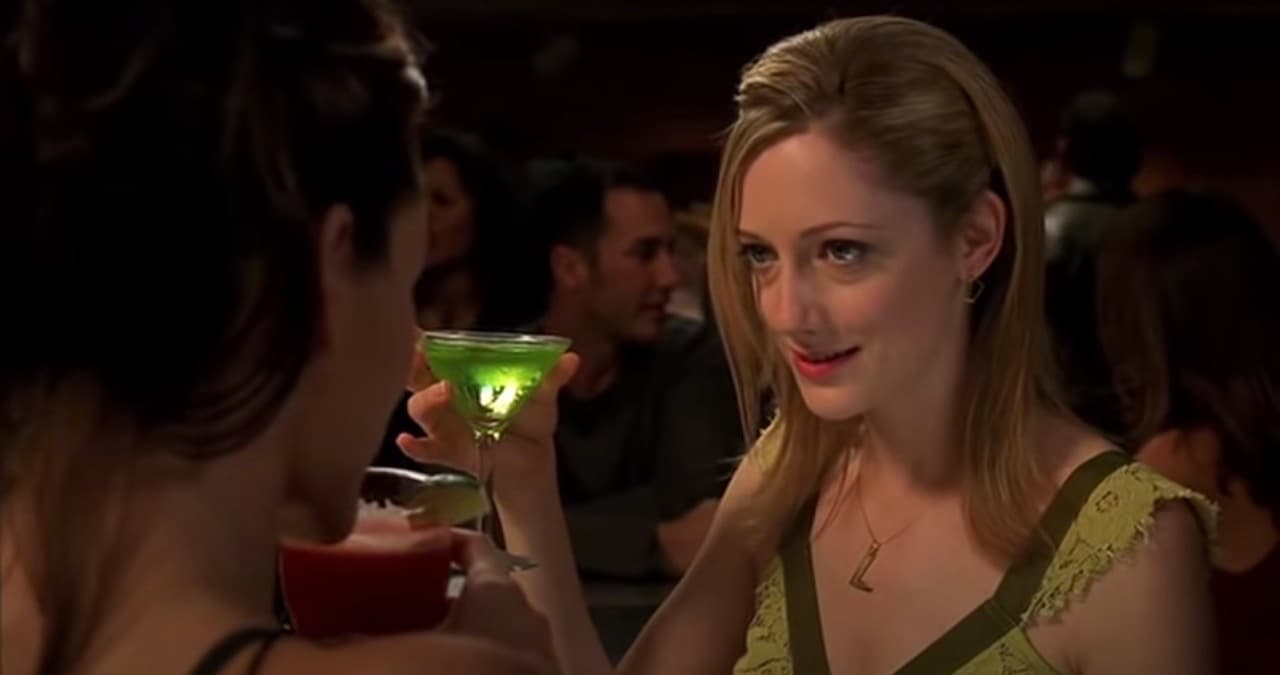 La actriz Judy Greer dio vida al papel de Lucy Wyman de 30 años junto a Jennifer Garner.