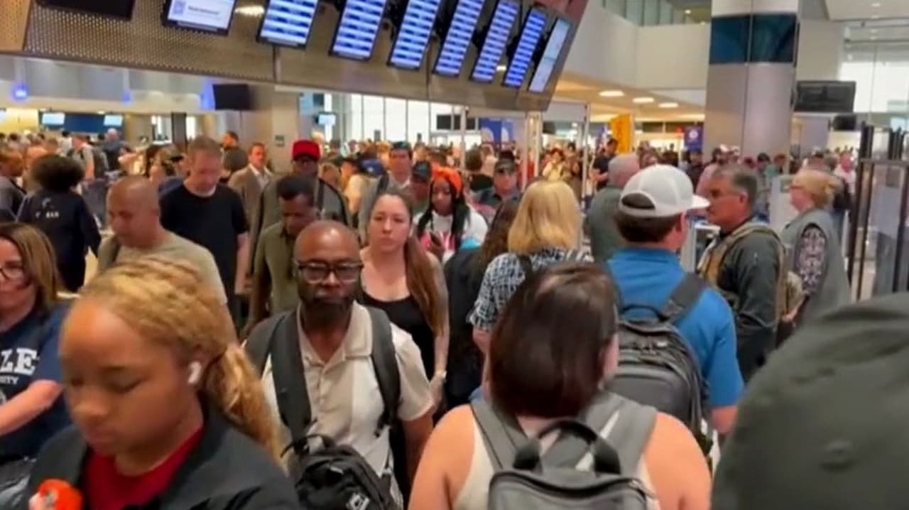 Hablemos de inmigración: ¿Por qué es importante conocer tu expediente migratorio antes de tomar un vuelo?
