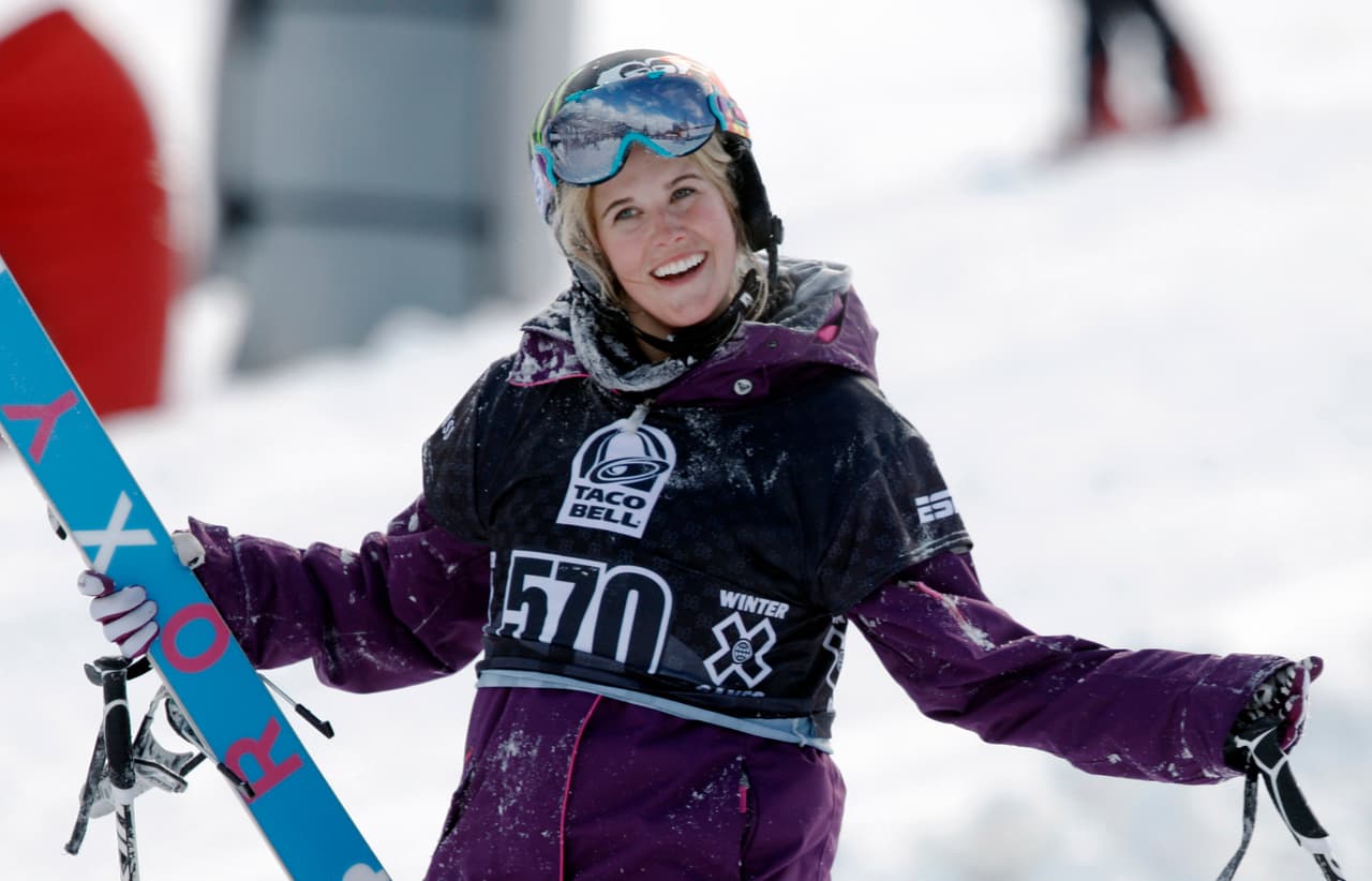 Sarah Burke (29 años) – La campeona mundial de halfpipe en esquí de 2005 , lamentablemente, la esquidora profesional perdió la vida debido a un fuerte accidente en un entrenamiento.