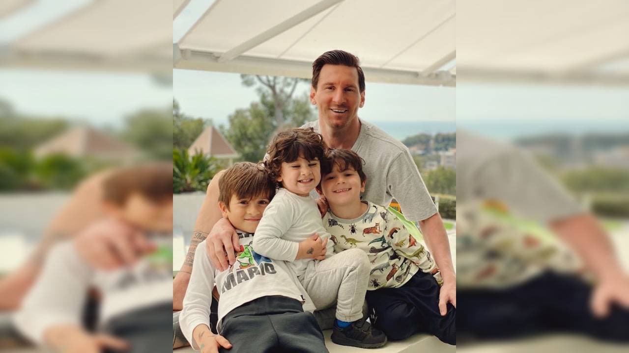 De hecho, comenzada la cuarentena probó el nuevo look o mejor dicho retomó el viejo look.