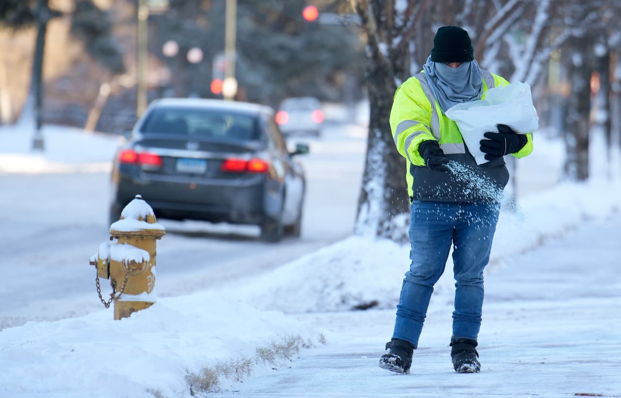 La ola de frío ártico mantiene a 150 millones de personas bajo alertas: reportan 9 muertos por las tormentas
