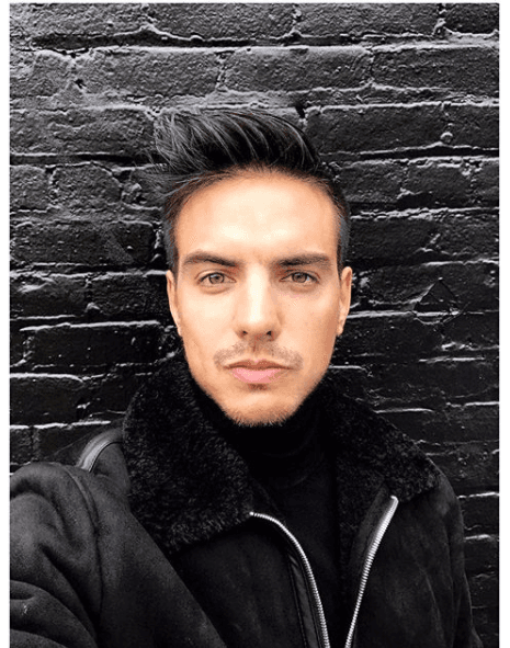 Por si no lo sabías a finales del 2016 debutó como cantante con el sencillo 'Te Olvidé'.