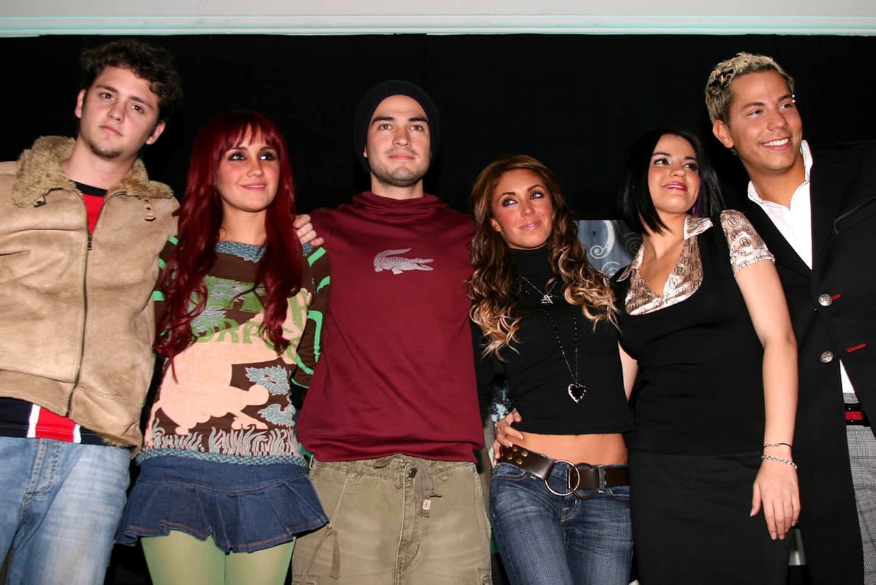 Sus integrantes, de principio a fin, fueron seis: Anahí, Dulce María, Maite Perroni, Christopher Uckermann, Poncho Herrera y Christian Chávez.