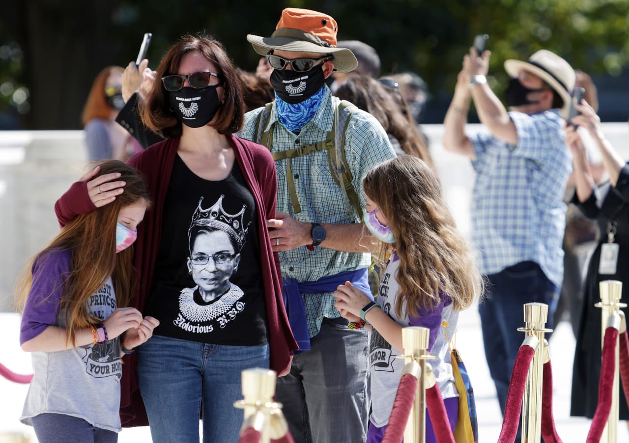 Según la revista 
<a href="https://time.com/3523180/ruth-bader-ginsburg-rbg-shirts/"><u>Time</u></a>, en 2014 Ginsburg ya estaba familiarizada con la comparación entre ella y el rapero. La magistrada tenía "una gran cantidad" de camisetas con su rostro y la referencia a Biggie Smalls que utilizaba para darlas de regalo, se lee en una cita de Time a una entrevista de la magistrada en NPR.