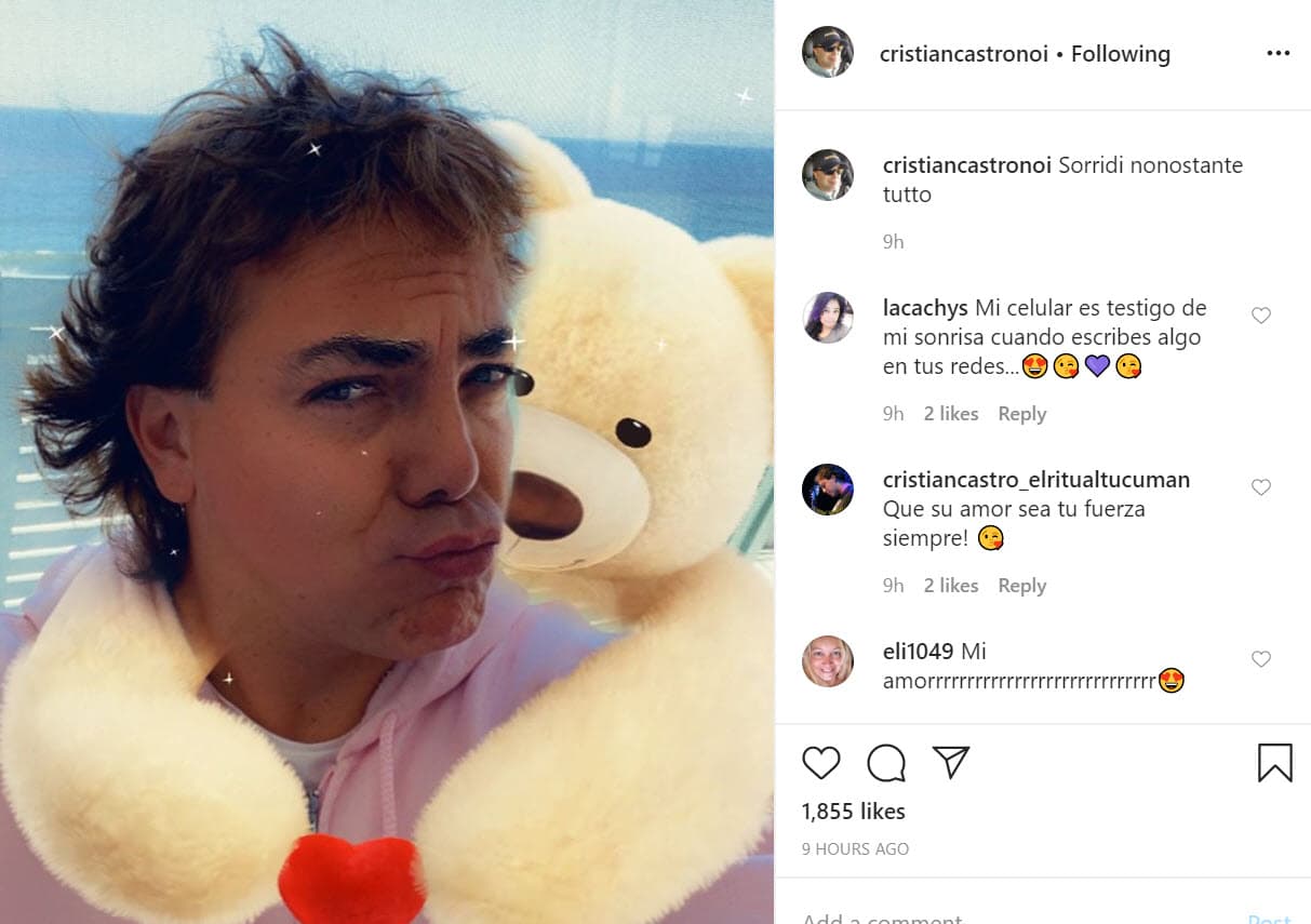 <b>La canción incluye la voz de su abuela</b> y se escucha que le da la bendición a su nieto.
<br>